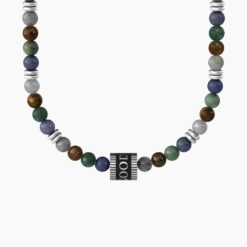 Collana con pietre alternate multicolor e ciondolo cilindrico con incisione "Good luck"